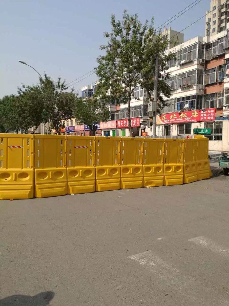 鼎恒交通設(shè)施 甘肅水馬、注水水馬與高圍擋的專業(yè)制造與應(yīng)用解析